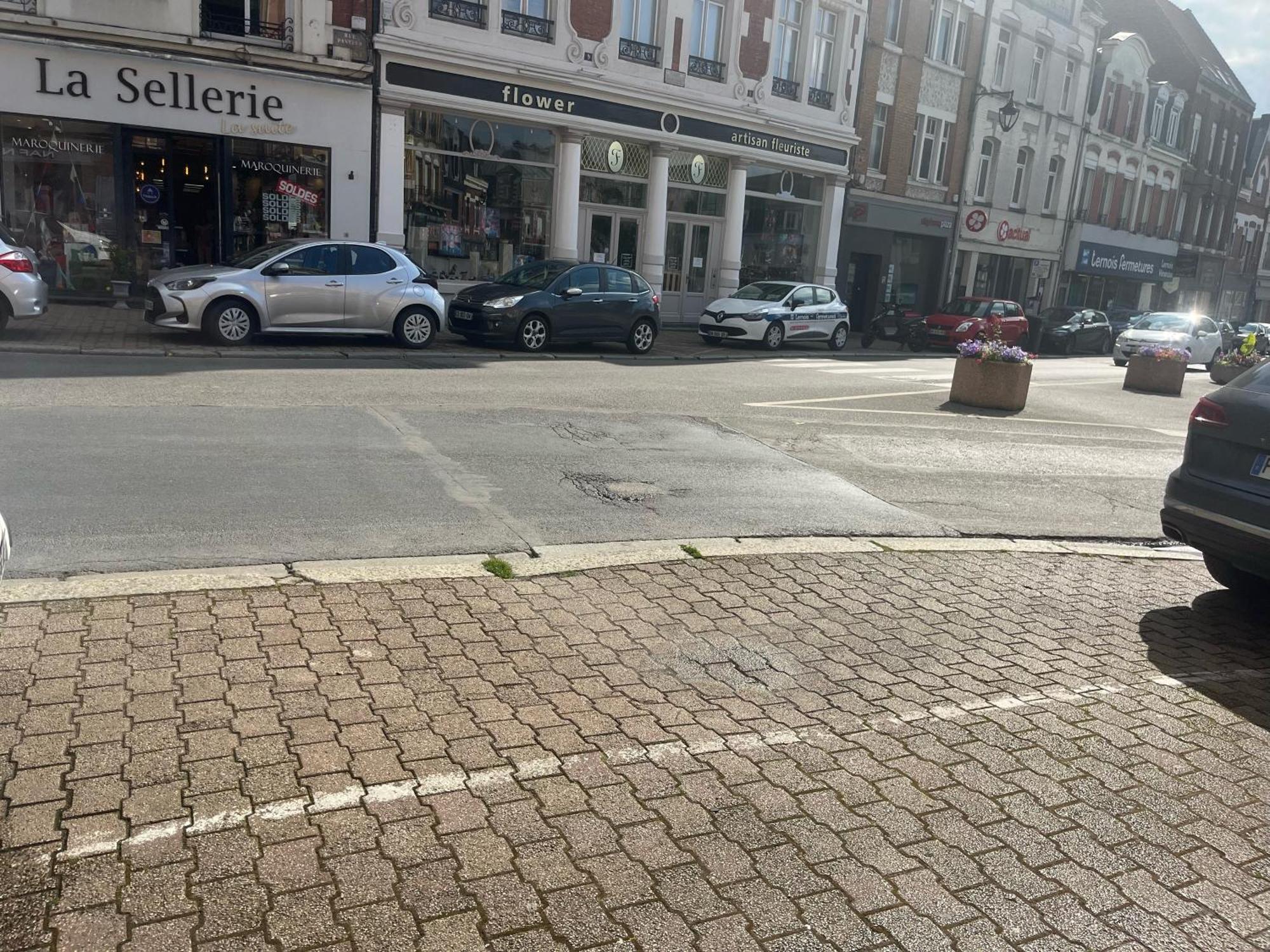 Les Betises, Duplex Hyper-Centre Lejlighed Cambrai Eksteriør billede
